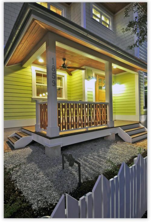 Выбор крылец для частного дома. Следующий пример деревянного дома имеет другую конструкцию крыльца