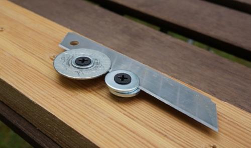 Резак для пластиковых бутылок из канцелярского ножа. Все гениальное просто