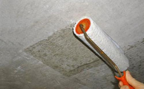 Как шпаклевать потолок бетонный. Технология шпаклевки потолка