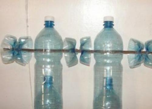 Плетение забора из пластиковых бутылок. Забор из пластмассовых бутылок своими руками