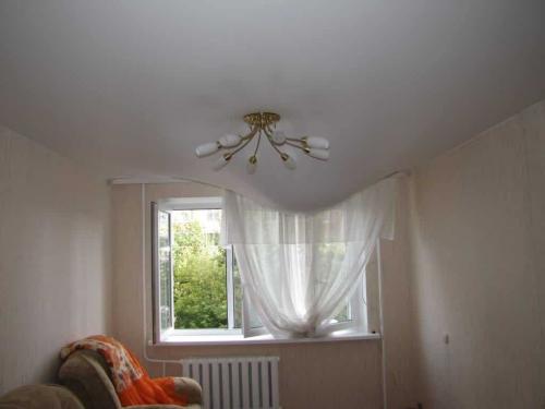 Какие шаги необходимо выполнить для подготовки к ремонту провисшего потолка. Почему провисает натяжной потолок — основные причины