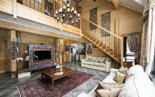 Какие конструктивные особенности здания могут повлиять на возможность увеличения высоты потолка без разбирания крыши. Обустройство потолка-крыши