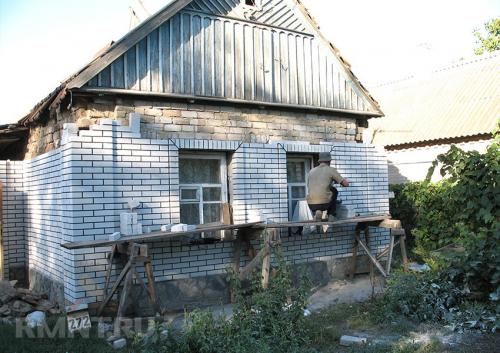 Как поднять потолок в частном доме не разбирая крышу. Фиксируем крышу на нужной высоте