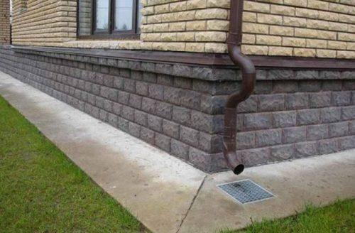 Бюджетный отделка цоколя панелями. Отделка цоколя частного дома: 12 вариантов облицовки