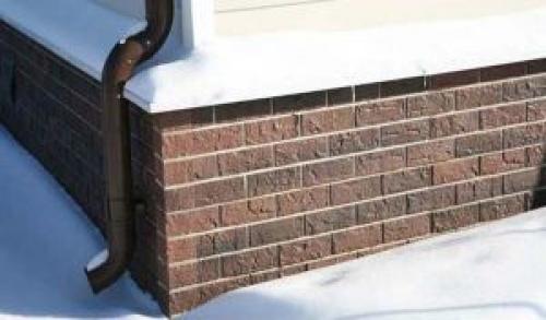 Отделка цоколя панелями. 