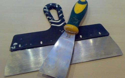 Шпаклевка потолка из гипсокартона под обои. Шпаклевка гипсокартона под обои: как правильно зашпаклевать стыки и швы своими руками