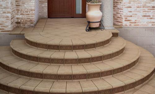 Входное крыльцо частного дома. Фундамент для крыльца