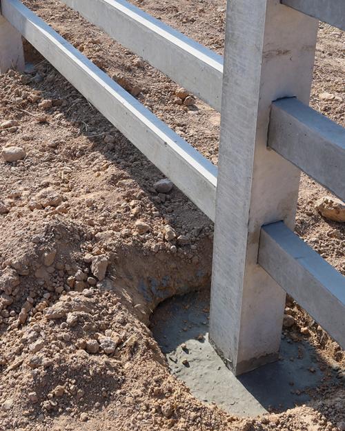 Закрываем столбы фундамента профлистом. Виды фундамента под забор из профнастила 11 Закрываем столбы фундамента профлистом. Виды фундамента под забор из профнастила 11