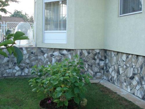 Отделка цоколя дома. Отделка цоколя частного дома: ТОП-5 лучших отделочных материалов для облицовки и закрытия снаружи фундамента по мнению эксперта