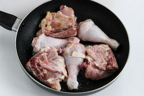 Окорочка на сковороде с чесноком. Жареная курица на сковороде — с корочкой и чесноком