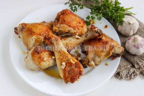 Окорочка на сковороде с чесноком. Жареная курица на сковороде — с корочкой и чесноком