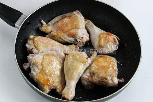 Окорочка на сковороде с чесноком. Жареная курица на сковороде — с корочкой и чесноком