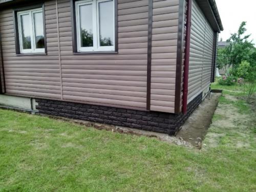 Цоколь из профнастила своими руками. Сначала гидроизоляция 03