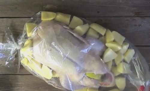 Утка целиком с хрустящей корочкой в духовке. Рецепт утки запеченной в духовке