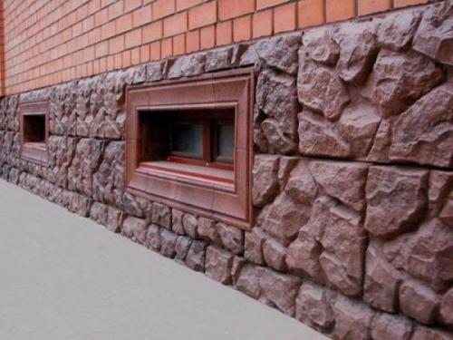 Отделка цоколя под камень. Плюсы искусственного камня для цоколя