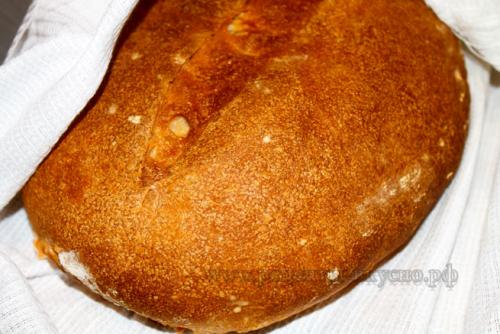 Мягкий, пористый хлеб с хрустящей корочкой. Хлеб домашний (о хлебной корочке)