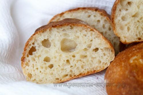 Мягкий, пористый хлеб с хрустящей корочкой. Хлеб домашний (о хлебной корочке)