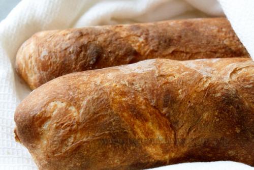 Мягкий, пористый хлеб с хрустящей корочкой. Хлеб домашний (о хлебной корочке)