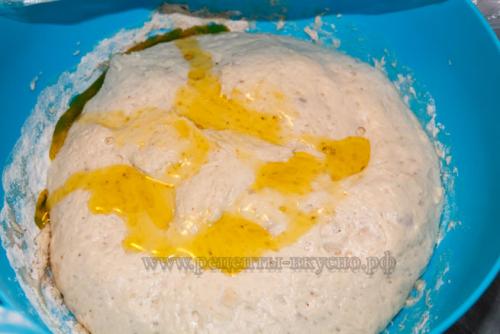 Мягкий, пористый хлеб с хрустящей корочкой. Хлеб домашний (о хлебной корочке)