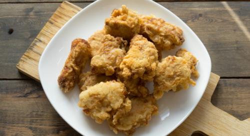 Из чего сделать хрустящую панировку. Панировка для курицы. Как сделать, как в KFC из овсяных хлопьев, муки, яиц, сухарей