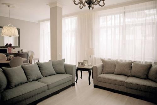 Бежевая мебель и серые обои. КАК ВНЕДРИТЬ СОЧЕТАНИЕ СЕРОГО И БЕЖЕВОГО В ИНТЕРЬЕР ГОСТИНОЙ