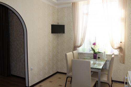 Бежевая мебель, какие обои. Обои для бежевой кухни