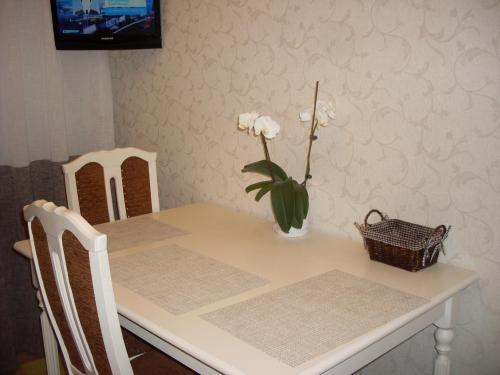 Бежевая мебель, какие обои. Обои для бежевой кухни