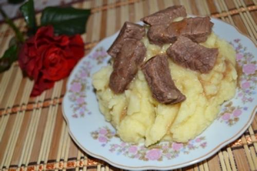 Как сделать мясо мягким в гуляше. Гуляш из говядины с подливкой: 8 рецептов, как приготовить, чтобы мясо было мягким и сочным