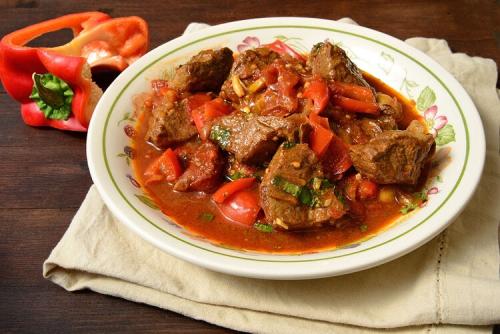 Почему гуляш жесткий. 5 ошибок, которые мешают приготовить вкусный гуляш