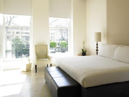 Спальня в бежевых тонах с яркими акцентами. Бежевая спальня — 120 фото лучших популярных идей создания красивых спален