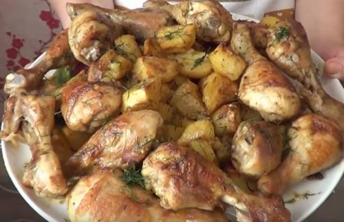 Куриные голени с хрустящей корочкой. Куриные ножки (голени) в духовке с картошкой