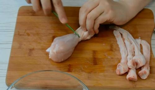 Куриные ножки в духовке с хрустящей корочкой двумя способами. Куриные ножки в духовке с хрустящей корочкой — 13 рецептов вкусных запеченных голеней