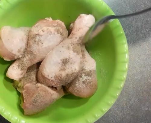 Куриные ножки в духовке с хрустящей корочкой двумя способами. Куриные ножки в духовке с хрустящей корочкой — 13 рецептов вкусных запеченных голеней