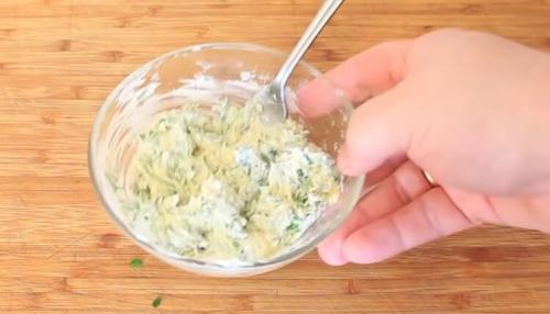 Курица с хрустящей корочкой целиком в духовке. Запеченная курица в духовке целиком с хрустящей корочкой