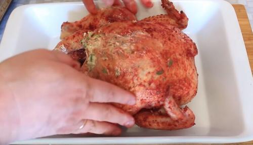 Курица с хрустящей корочкой целиком в духовке. Запеченная курица в духовке целиком с хрустящей корочкой