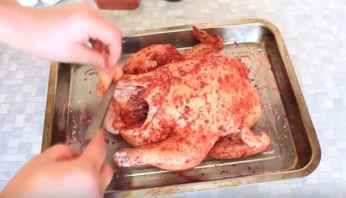 Курица с хрустящей корочкой целиком в духовке. Запеченная курица в духовке целиком с хрустящей корочкой