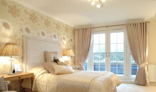 Бежевые обои в зал. Бежевые обои для стен: современный дизайн, варианты комбинирования и сочетания в интерьере (110 фото)