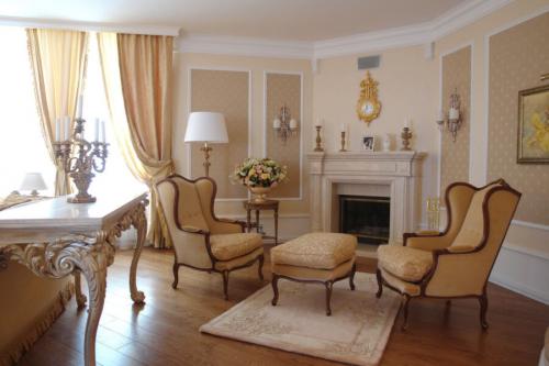 Бежевые обои в зал. Бежевые обои для стен: современный дизайн, варианты комбинирования и сочетания в интерьере (110 фото)