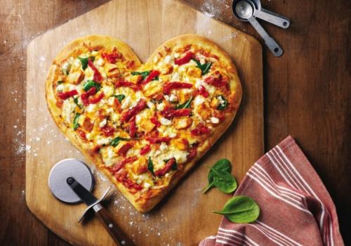 Рецепт пицца в духовке. Рецепт пиццы с колбасой и сыром в домашних условиях в духовке