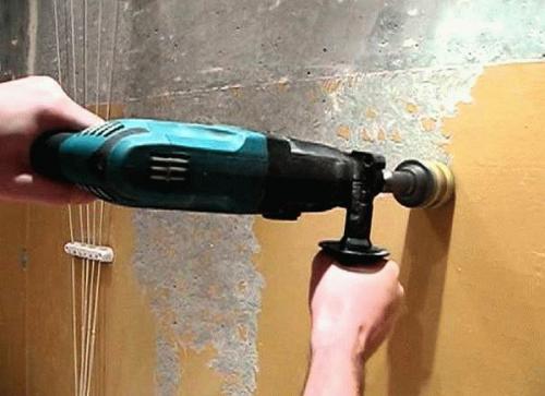 Как снять старую краску со стен в ванной. Как можно быстрее