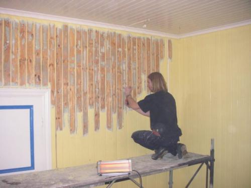 Как снять со стен старую масляную краску. Применение химических средств