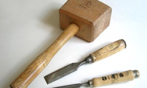 Снять краску со стены феном. Стены