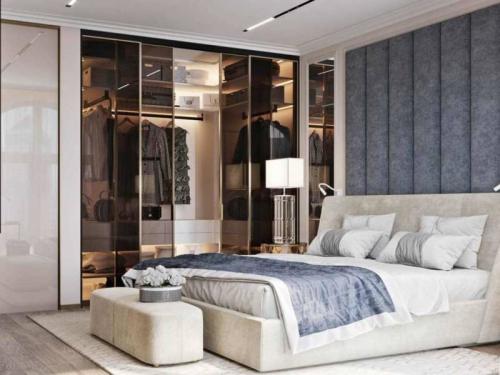 Шкаф-купе в спальню. Шкаф в спальню: фото новинки 2023 дизайна встраиваемого, углового, распашного шкафа, купе, с зеркалом в интерьере спальни в современном стиле