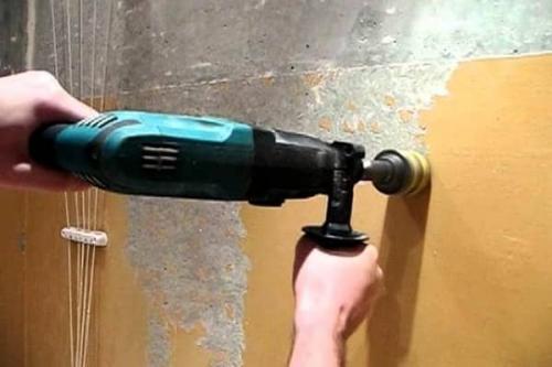 Как снять краску с бетонного потолка. Механический способ