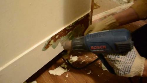 Снять краску со стены феном. Как снять краску строительным феном