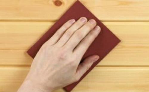 Как очистить лестницу от лака. Механический способ