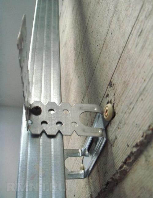 Как крепить гипсокартон к стене дюбелями. Монтаж на профиль