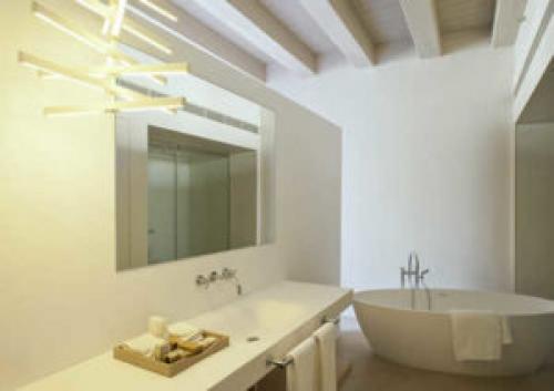 Чем отделать стены в сыром помещении. Влагостойкая штукатурка