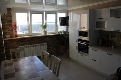 Как оформить в однокомнатной квартире балкон с кухней. 112 самых стильных интерьеров кухни, совмещенной с балконом