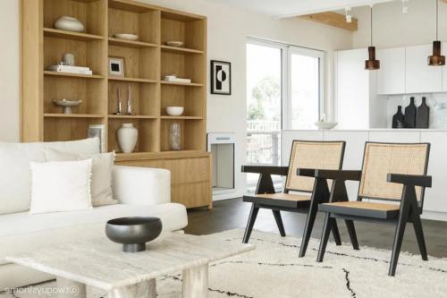 Как правильно организовать дизайн кабинета с диваном 19